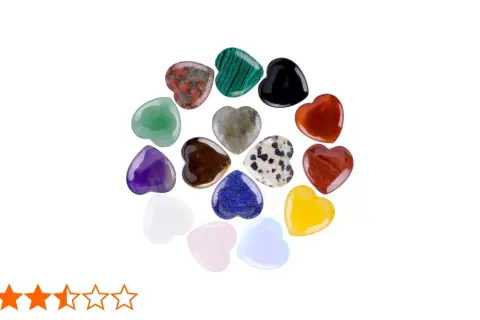 Bunte Herzsteine in verschiedenen Farben und Mustern, die die Bedeutung von Liebe und Heilung symbolisieren.