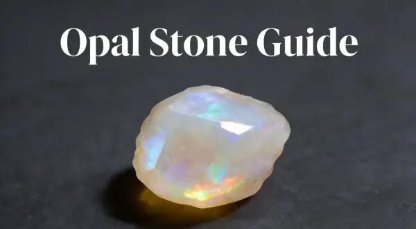 Ein schillernder Opal, der zeigt, was ein Opal ist: ein faszinierender Edelstein mit Farbspiel.