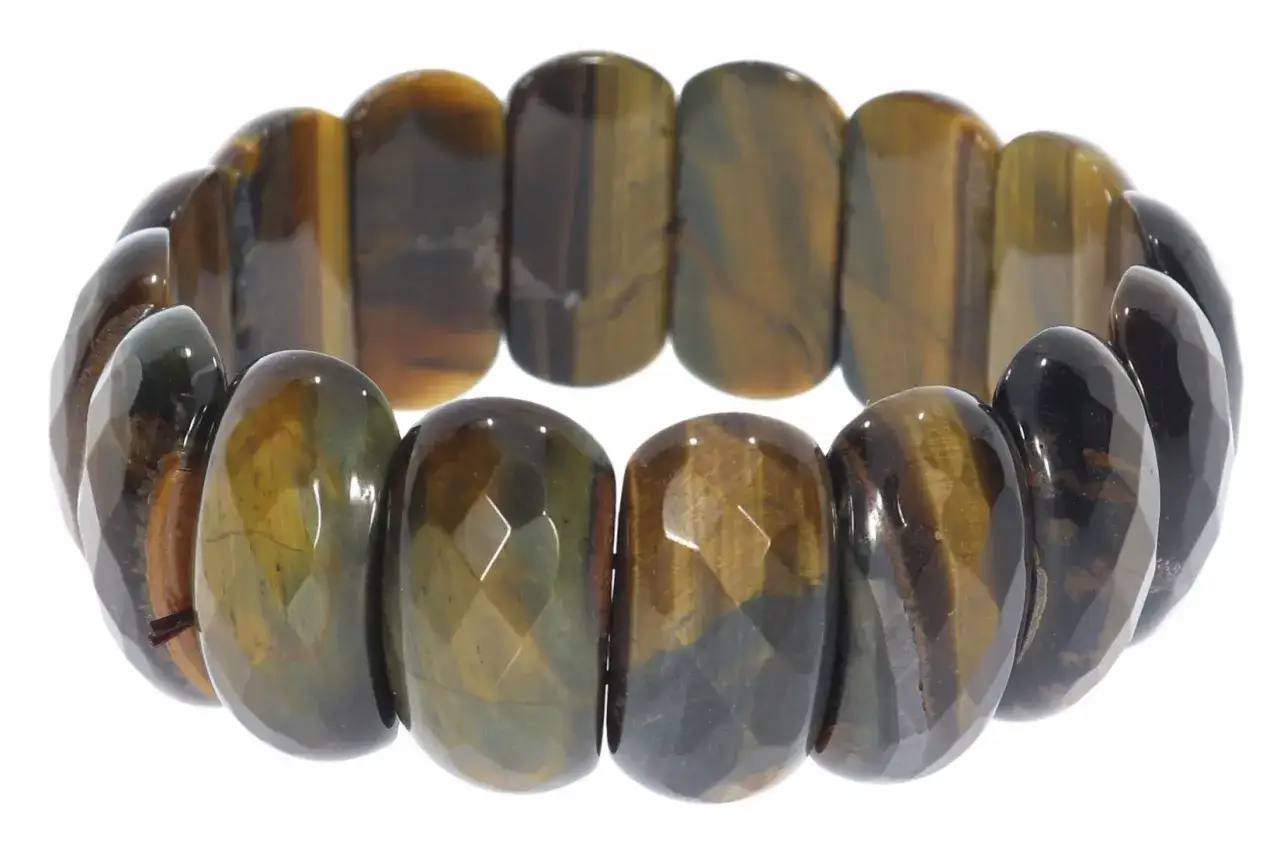Armband aus facettierten Tigerauge-Steinen. Das Falkenauge, oft mit dem Tigerauge assoziiert, steht f&uuml;r Schutz und Klarheit.