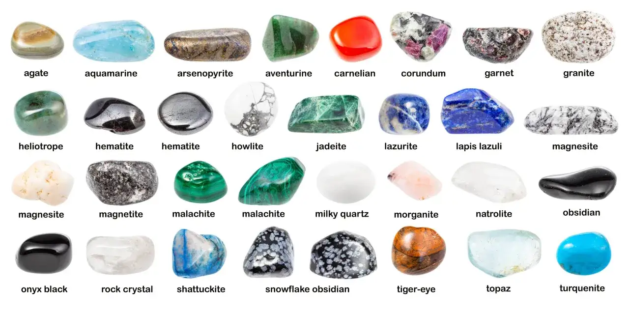 Vielfalt an geschliffenen Steinen, jeder mit seiner eigenen Bedeutung und Sch&ouml;nheit. Von Agat bis Turkenit &ndash; eine Sammlung faszinierender Mineralien.