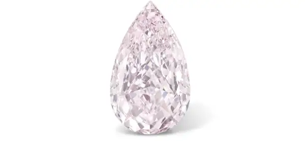 Ein tropfenförmiger, heller lila Diamant, dessen Name "The Graff Pink" lautet, funkelt im Licht.